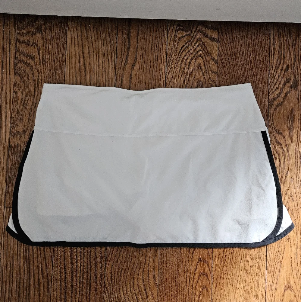 Nike Women's White and Black Athletic Skort - Size Medium - Picture 11 of 12